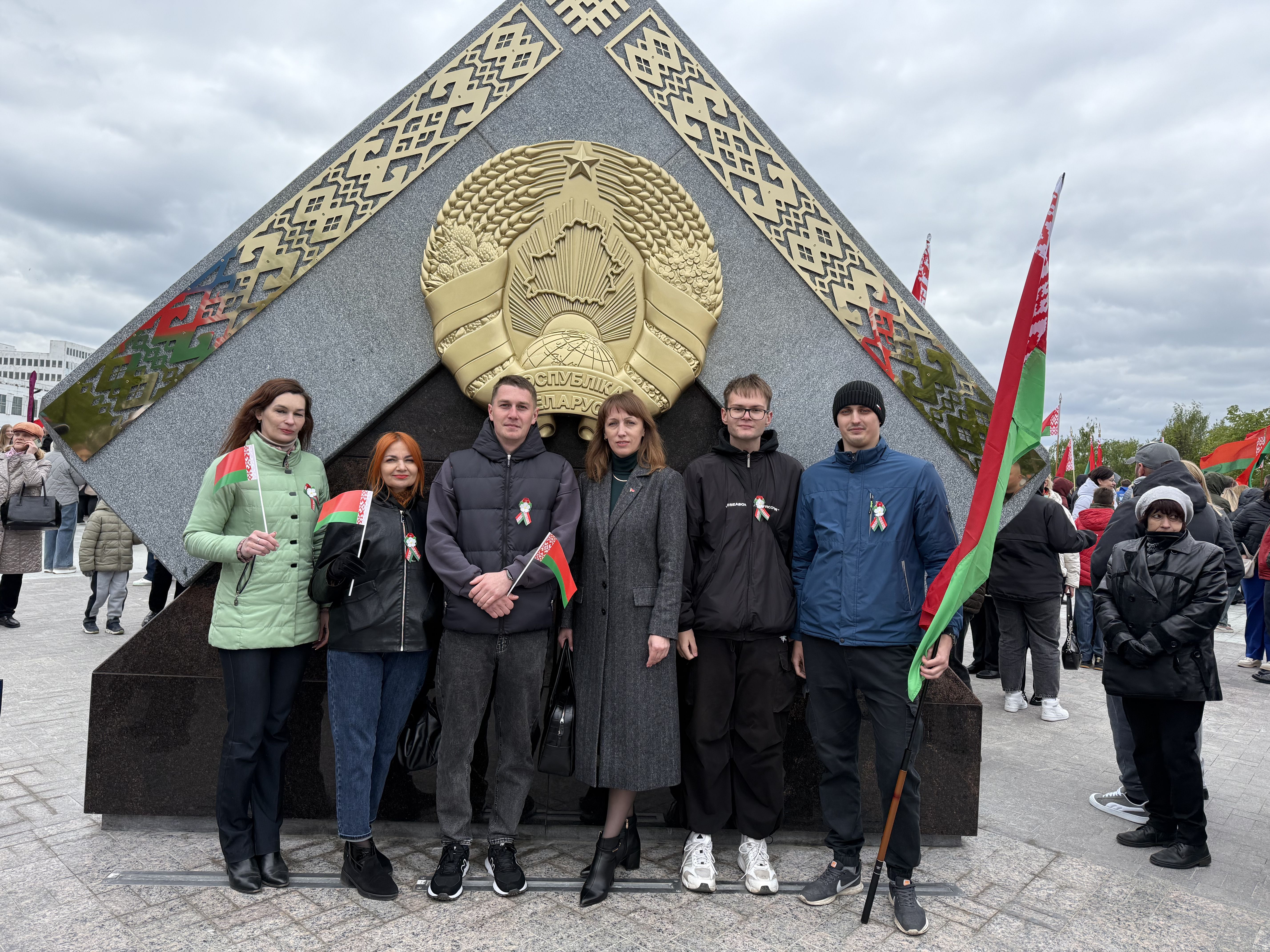 Торжественное открытие площади Герба и Флага