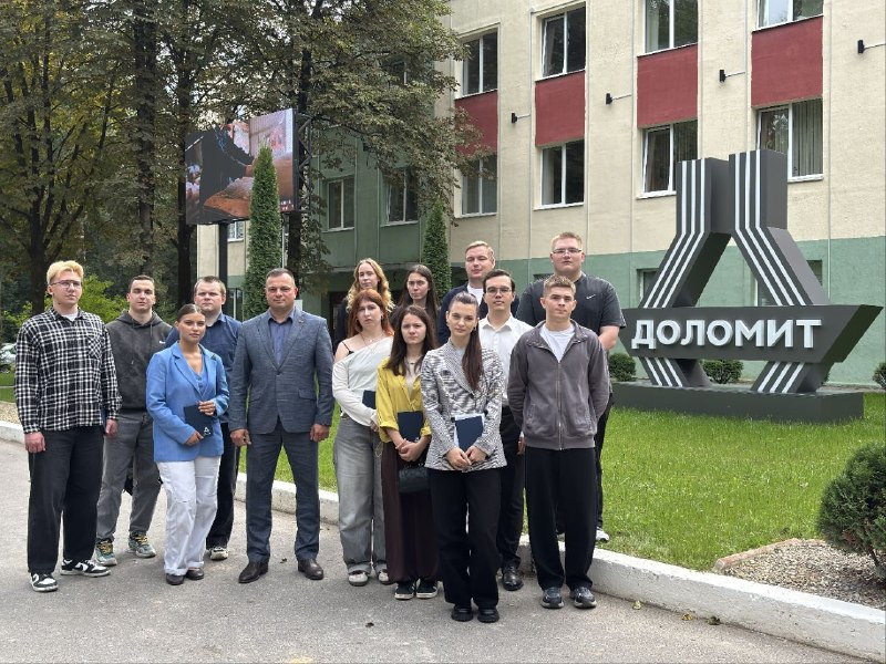 Генеральны дырэктар ААТ "Даламіт" сустрэўся з маладымі спецыялістамі.