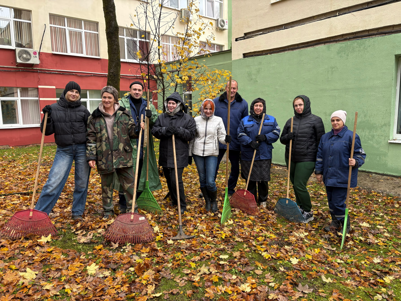 Коллектив ОАО «Доломит» поддержал городскую инициативу и вышел на субботник