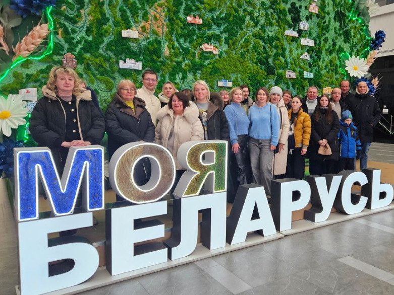 Работнікі ААТ “Даламіт” наведалі выставу “Мая Беларусь” і Нацыянальную бібліятэку.