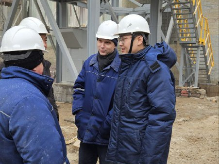 Пад асабістым кантролем вытворцы на будпляцоўцы.