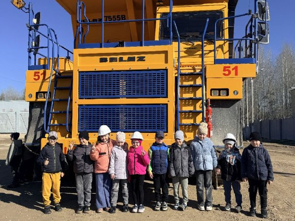 Юныя госці з дзіцячага сада нумар 19 пазнаёміліся з ААТ "Даламіт".