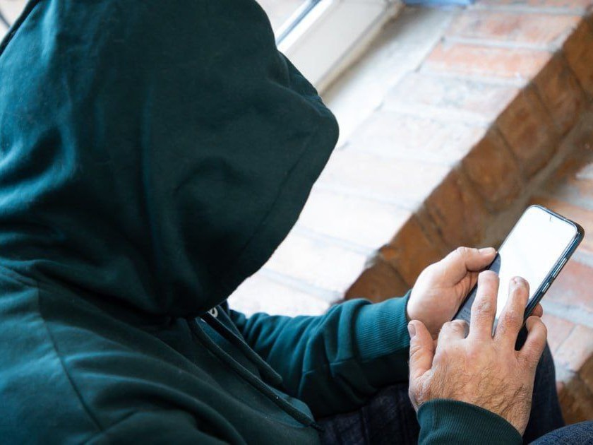 Ашуканцы адпраўляюць людзям вірусныя файлы пад выглядам навагодніх паштовак.