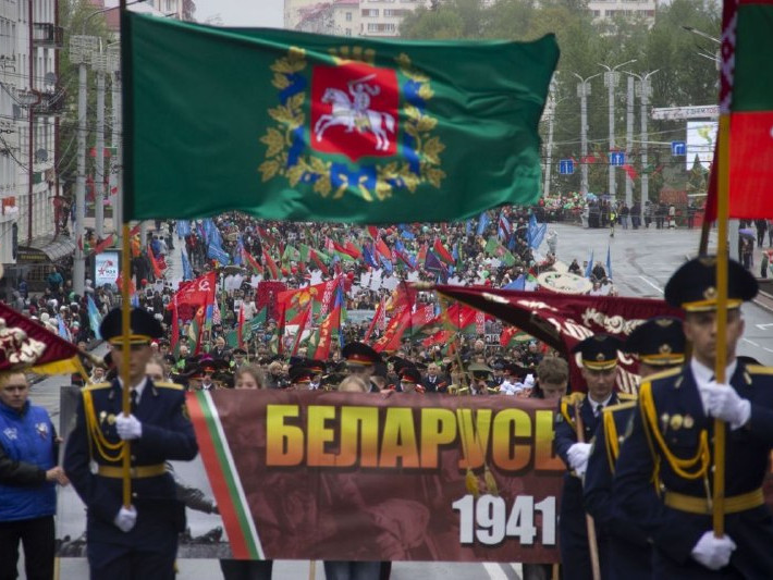 Коллектив ОАО «Доломит» в торжественном шествии «Беларусь помнит».